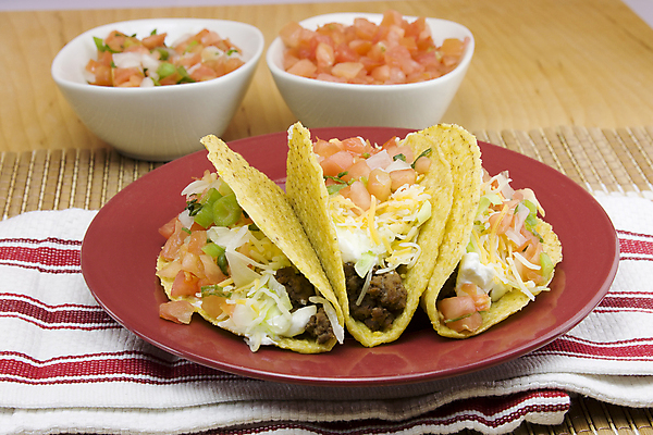 포토 JPG 해외이미지 음식 토마토 양파 치즈 사람없음 식사 저녁식사 소고기 껍질 신선 상추 크림 준비 성분 타코 살사댄스 해외202004 해외포토 채소 유제품 육류 춤 파일형식 이미지허브