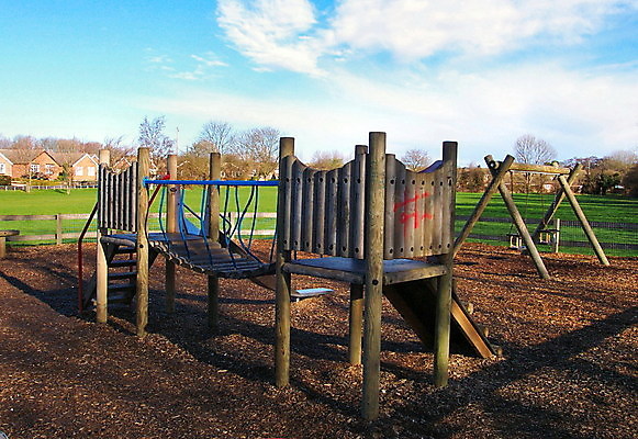 포토 JPG 해외이미지 공원 프레임 사람없음 야외 목재 운동 장비 미끄럼틀 놀이터 나무껍질 지역 단계 해외202004 해외포토 나무 공공시설 재료 놀이 건강 껍질 놀이기구 파일형식 이미지허브