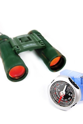 포토 JPG 해외이미지 응시 여행 지도 사람없음 여행객 쌍안경 장비 탐험 흰색 관찰 나침반 방향 검색 군용 발견 고립 해외202004 해외포토 시선 컬러 모션 군대 사람 망원경 파일형식 이미지허브