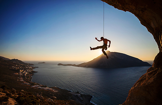 포토 JPG 해외이미지 주간 전신 남자 바다 섬 포즈 하늘 매달리기 한명 성인 야외 옆모습 햇빛 암벽 역광 암벽등반 암벽등반가 성인남자한명만 해외202004 해외포토 자연요소 1 뷰포인트 모션 사람 태양 등산 남자한명만 성인남자만 파일형식 이미지허브