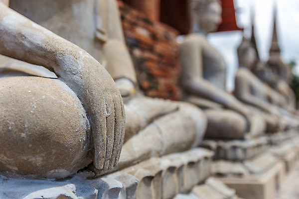 포토 JPG 해외이미지 손 종교 선 불교 손가락 태국 벽돌 앉기 사람없음 조각상 갈색 믿음 기도 사찰 역사 성직자 승려 명상 시멘트 희생 팔 숭배 옛날 줄서기 존경 해외202004 해외포토 감정 아시아 컬러 종교건축 모션 신체부위 조형물 파일형식 이미지허브