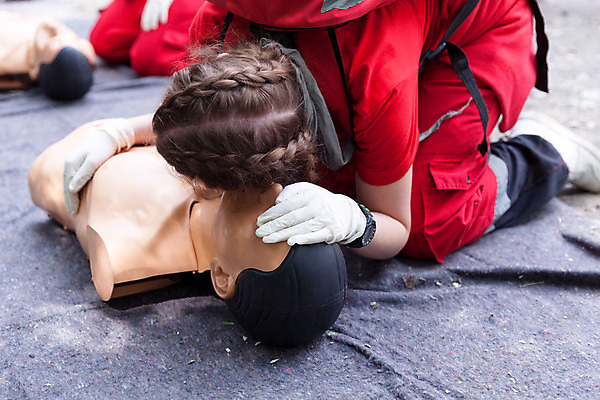 포토 JPG 해외이미지 손 교육 인형 장갑 컨셉 자연 기술 건강 사람 사람없음 운동 약 강사 시험 환자 의사 하트 심장 긴급 도움 절약 가르침 구출 호흡 마네킹 구급차 강의 구조원 사건 연습 묘사 직원 순서 돌봄 보증 헬프 해외202004 해외포토 모양 직업 잡화 의학 모션 자동차 신체부위 의료진 장기_의학 생태계 빚 파일형식 이미지허브