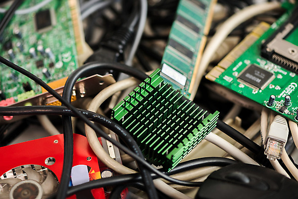 포토 JPG 해외이미지 산업 사람없음 빨간색 초록색 컴퓨터 쌓기 자료 재활용 장비 네트워크 신용카드 부채 역사 코드 쓰레기 폐기물 연결 복고 전자 과거 철사 흙더미 낭비 구식 냉각기 램 옛날 프로세서 하드웨어 많음 해외202004 해외포토 컬러 컨셉 모션 금융 전자제품 흙 친환경 파일형식 더미 이미지허브