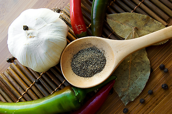 포토 JPG 해외이미지 모양 식물 접시 음식 잎 재료 공 양파 요리 씨앗 인종 사람없음 목재 쌓기 주방 숟가락 검은색 흰색 만 뜨거움 양념 낟알 다발 향신료 유기농 향기 냄새 아로마 향료 향 후추 모음 흙더미 섞기 해외202004 해외포토 나무 식기 웰빙 컬러 채소 모션 수저 사람 한글 흙 향미료 파일형식 더미 이미지허브