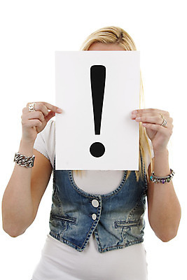 포토 JPG 해외이미지 손 종이 비즈니스 텍스트 표시 관리 한명 사무실 잡기 업무 느낌표 심볼 흔적 사인 공지사항 감탄 고립 해외202004 해외포토 1 기호 모션 사람 신체부위 작업 파일형식 이미지허브