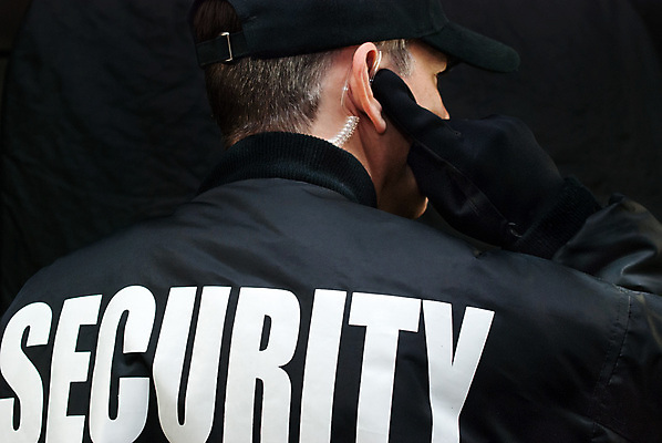 포토 JPG 해외이미지 남자 유니폼 텍스트 한명 경비 안전 사람 이벤트 단어 선글라스 힘 재킷 콘서트 관찰 손전등 경찰 보호 군중 소프트포커스 위험 싱글 보안 근육질 감시 경호원 장교 해외202004 해외포토 직업 문자 1 옷 안경 컨셉 모션 근육 조명 촬영기법 외투 공연 몸매 파일형식 이미지허브