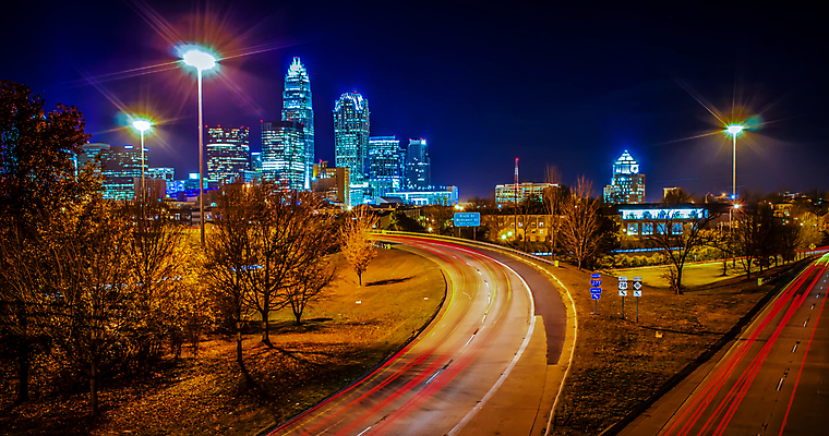 포토 JPG 해외이미지 비즈니스 전등 사람없음 건물 금융 사무실 탑 고층빌딩 황혼 일몰 도시 민주주의 네온 스카이라인 남쪽 전국 코스모폴리탄 해외202004 해외포토 건축물 조명 빌딩 경제 노을 칵테일 방향 파일형식 이미지허브
