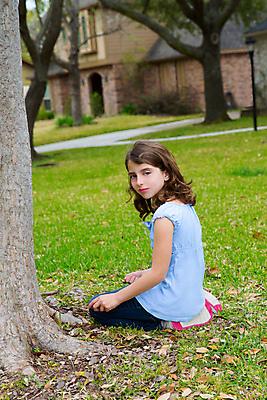 포토 JPG 해외이미지 나무 백인 외관 응시 공원 꽃 딸 행복 여유 어린이 밭 자연 놀이 휴가 휴식 주택 갈색머리 한명 미소 사람 앉기 잔디 야외 세로 초록색 여름 파란색 환경 정원 봄 작음 청록색 뒤뜰 해외202004 해외포토 서양인 식물 1 헤어스타일 시선 계절 공공시설 감정 컬러 컨셉 농업 가족 모션 표정 건물 크기 생태계 파일형식 이미지허브