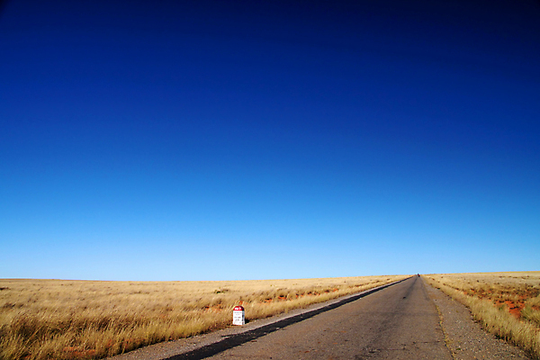 포토 JPG 해외이미지 도로 길 여행 아프리카 자연 하늘 아침 산 거리 건조 풍경 사람없음 야외 파란색 노란색 계곡 침묵 고요 고속도로 플랫 큼 아스팔트 언덕 천국 오르막 산악지대 굴곡 마다가스카르 수평선 해외202004 해외포토 주간 나라 컬러 교통시설 소리 크기 생태계 파일형식 이미지허브