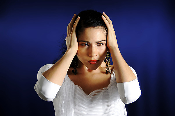 포토 JPG 해외이미지 손 응시 여자 얼굴 포즈 스트레스 갈색머리 한명 사람 성인 머리 유행 표현 불안 고민 걱정 히스패닉 심각 해외202004 해외포토 1 헤어스타일 시선 감정 컨셉 신체부위 파일형식 이미지허브