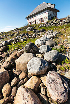 포토 JPG 해외이미지 바다 섬 여행 자연 하늘 주택 풍경 사람없음 야외 목재 초록색 여름 파란색 햇빛 침묵 도전 흰색 러시아 시멘트 다도해 해외202004 해외포토 나무 계절 유럽 컬러 재료 건물 태양 소리 생태계 파일형식 이미지허브