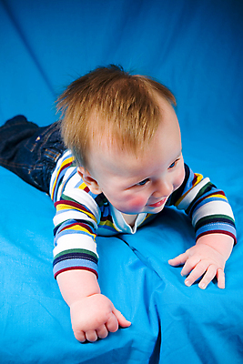 포토 JPG 해외이미지 모델 행복 아들 포즈 한명 사람 소년 유행 표현 아기 닫기 묘사 스타일 해외202004 해외포토 1 남자 감정 어린이 가족 모션 파일형식 이미지허브