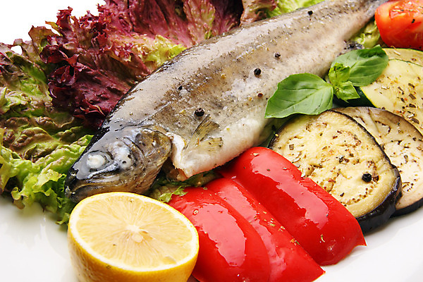 포토 JPG 해외이미지 1 접시 음식 조각 잎 채소 가지 오이 어류 요리 사람없음 가로 초록색 식당 식사 저녁식사 샐러드 흰색 고명 닫기 맛 상추 굽기 지중해 레몬 해산물 향신료 준비 매움 서빙 점심식사 송어 해외202004 해외포토 식물 식기 바다 컬러 컨셉 과일 모션 상점 수중동물 구이 향미료 파일형식 이미지허브