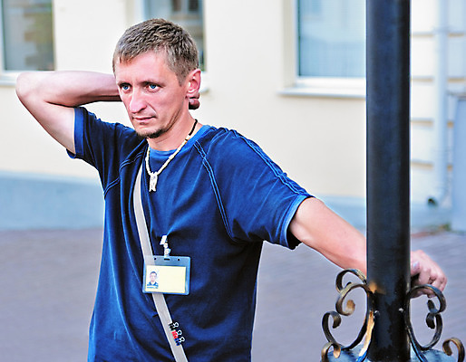 포토 JPG 해외이미지 백인 손 휴식 거리 한명 성인 침묵 잡기 시력 예술가 섬광 해외202004 해외포토 서양인 1 컨셉 모션 사람 신체부위 소리 파일형식 이미지허브