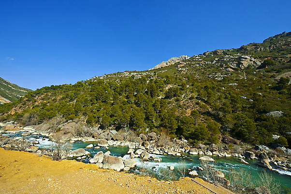 포토 JPG 해외이미지 나무 식물 유럽 음료 모션 자연 하늘 산 풍경 사람없음 야외 초록색 물 파란색 강 환경 골짜기 계곡 힘 봄 폭포 하이킹 젖음 흐름 조약돌 바위 시골 개울 황무지 급류 스페인 떨어짐 숲 아라곤 구름다리 생태학 석회암 수도교 스페인어 절정 해외202004 해외포토 자연요소 계절 교육 나라 컬러 컨셉 레저 암석 돌_바위 다리_건축물 생태계 파일형식 이미지허브
