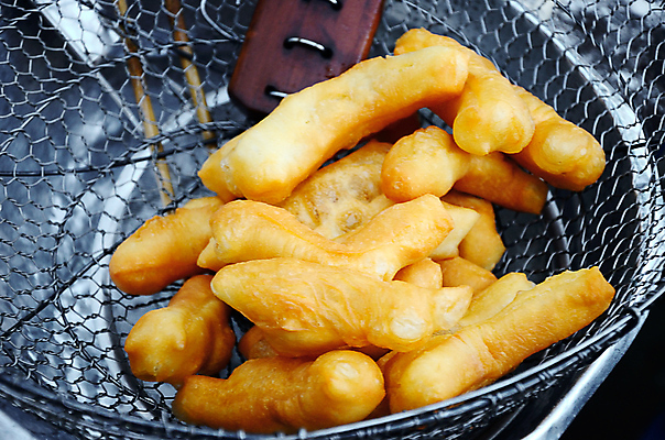 포토 JPG 해외이미지 전통 아시아 문화 음식 다이어트 태국 디저트 건강 요리 동양인 사람없음 노란색 중식 주방 중국 튀김 신선 뜨거움 막대기 맛 아침식사 반죽 길거리음식 탄수화물 페스츄리 핸드메이드 해외202004 해외포토 나라 빵 컬러 컨셉 인종 식사 파일형식 이미지허브