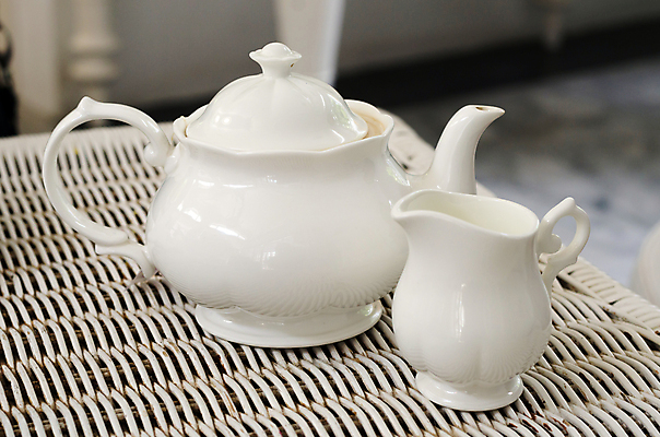 포토 JPG 해외이미지 식기 영어 음료 음식 백그라운드 탁자 아침 사람없음 장식 식당 침묵 카페 우유 머그컵 흰색 신선 뜨거움 항아리 도자기 아침식사 냄비 정상 찻주전자 먹기 오브젝트 질감 해외202004 해외포토 주간 문자 컬러 가구 모션 주전자 유제품 컵 상점 식사 소리 솥 파일형식 이미지허브