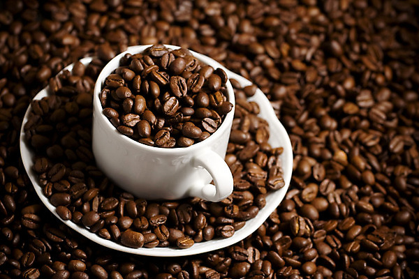 포토 JPG 해외이미지 커피 음료 음식 아침 콩 사람없음 컵 갈색 검은색 어둠 카페 머그컵 신선 굽기 질감 아로마 향 중독 카페인 해외202004 해외포토 주간 식기 컬러 곡류 상점 구이 파일형식 이미지허브