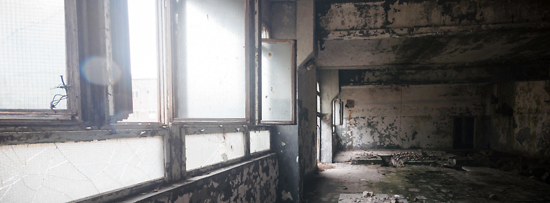 포토 JPG 해외이미지 산업 벽 백그라운드 건축양식 창문 공장 유리 벽돌 직장 사람없음 내부 건물 빛 금속 검은색 어둠 수확 도시 폐기물 위험 버리기 창고 복고 먼지 낭비 구식 그런지 깨짐 방치 썩음 옛날 철강 파멸 해외202004 해외포토 건축물 건축 컬러 컨셉 농업 회사 공업 모션 재질 쓰레기 파일형식 소멸 이미지허브