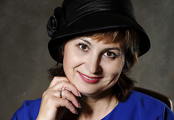 포토 JPG 해외이미지 백인 드레스 여자 노년 행복 할머니 얼굴 친절 한명 미소 사람 청년 성인 가로 청춘 유행 활발 수확 흰색 은퇴 짜임 내추럴 시민 연금 옛날 해외202004 해외포토 서양인 1 옷 감정 컬러 컨셉 농업 표정 신체부위 국민 파일형식 이미지허브