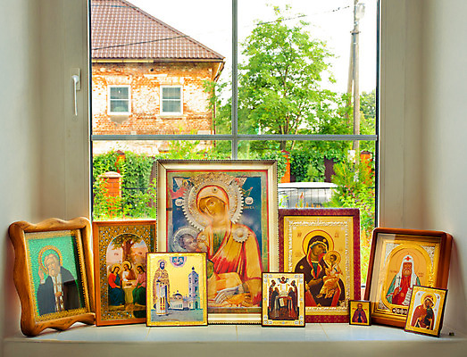 포토 JPG 해외이미지 아이콘 전통 기독교 종교 얼굴 십자가 창문 엄마 실내 미술 사람없음 내부 교회 믿음 성경 페인트 기도 사찰 예수 성자 축복 심볼 천장 그림 러시아 화가 신성 고물 단아함 러시아인 명품 신앙심 예언자 해외202004 해외포토 서양인 직업 감정 유럽 컨셉 종교용품 가족 종교건축 문화예술 신체부위 신_종교 상품 파일형식 이미지허브