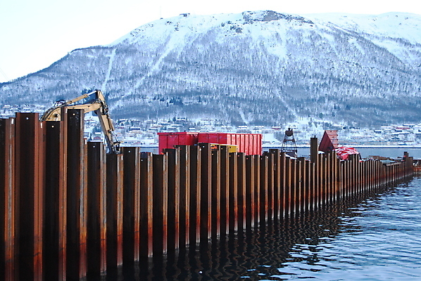 포토 JPG 해외이미지 산업 사람없음 항구 북쪽 해외202004 해외포토 교통시설 방향 파일형식 이미지허브