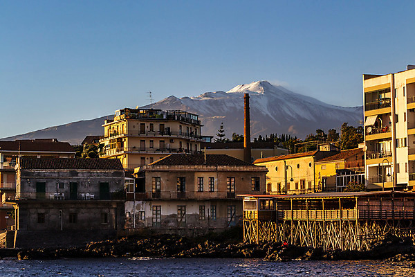 포토 JPG 해외이미지 유럽 바다 섬 여행 낚시 산 파노라마 풍경 사람없음 마을 이탈리아 도시 만 보트 작음 지중해 엽서 포트 타운 해외202004 해외포토 나라 배_교통 레저 촬영기법 크기 편지 파일형식 이미지허브