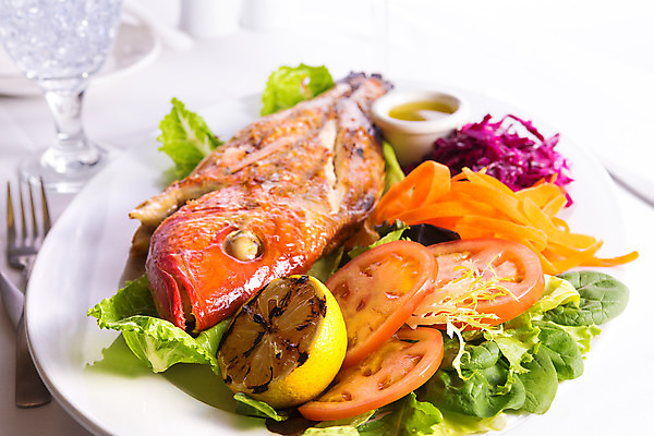 포토 JPG 해외이미지 접시 음식 바다 조각 백그라운드 포크 토마토 채소 파슬리 건강 어류 요리 사람없음 빨간색 초록색 머리 식사 저녁식사 줄무늬 당근 흰색 신선 고명 맛 그릴 상추 레몬 해산물 만족 준비 꼬리 양배추 포도나무 레시피 후추 점심식사 해외202004 해외포토 식기 감정 컬러 컨셉 무늬 과일 주방용품 뿌리채소 신체부위 수중동물 과일나무 향신료 파일형식 이미지허브