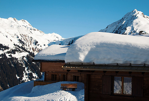 포토 JPG 해외이미지 나무 전통 겨울 자연 휴가 스키 산 주택 요정 풍경 사람없음 건물 목재 마을 계곡 맑음 화목 신선 오스트리아 정상 오두막 시골집 휴양지 알프스 상록수 전나무 깊이 샬레 절정 눈내림 가문비나무 해외202004 해외포토 식물 건축물 계절 유럽 컨셉 재료 날씨 겨울스포츠 눈_날씨 실험기구 장소 생태계 파일형식 이미지허브