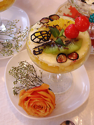 포토 JPG 해외이미지 접시 디자인 음식 다이어트 과일 우산 유리 디저트 건강 키위 사람없음 장식 장미 샐러드 식탁보 칵테일 실 달콤 맛 아침식사 크림 서빙 층 영양분 해외202004 해외포토 식기 꽃 컨셉 재질 주류 식사 파일형식 이미지허브