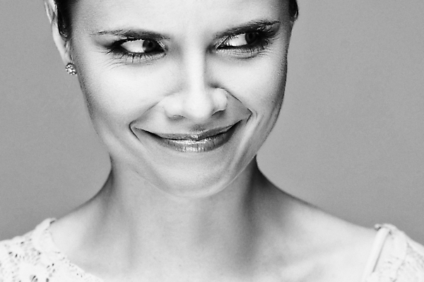 포토 JPG 해외이미지 백인 모델 1 응시 여자 행복 감정 얼굴 백그라운드 한명 사람 성인 10대 금발 머리 유행 놀람 화장품 흰색 표현 입 화려 무서움 피부 내추럴 고립 스타일 해외202004 해외포토 서양인 헤어스타일 시선 컬러 컨셉 청소년 표정 신체부위 뷰티 파일형식 이미지허브