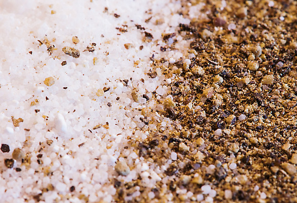 포토 JPG 해외이미지 종류 사람없음 빛 검은색 어둠 흰색 최고 소금 후추 반대 나쁜 나란히 연대 해외202004 해외포토 컬러 향신료 파일형식 이미지허브