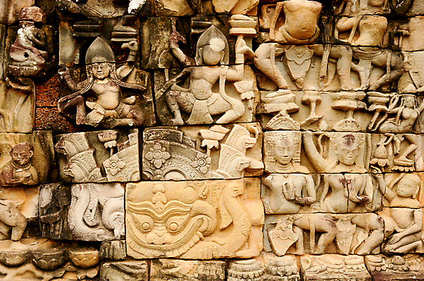 포토 JPG 해외이미지 구름 전통 외관 아시아 종교 문화 얼굴 조각 여행 불교 건축양식 하늘 미술 미소 사람없음 야외 건물 파란색 머리 탑 바위 기도 사찰 영혼 역사 원주민 산등성이 캄보디아 사암 천연기념물 고고학 옛날 파멸 해외202004 해외포토 자연요소 건축물 교육 건축 나라 컬러 컨셉 종교건축 문화예술 산 표정 신체부위 돌_바위 아프리카인 파일형식 소멸 이미지허브