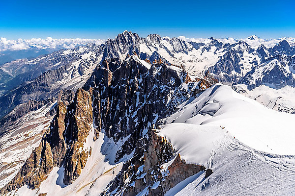 포토 JPG 해외이미지 구름 계절 유럽 여행 백그라운드 겨울 자연 하늘 휴가 스키 산 파노라마 풍경 사람없음 야외 가로 파란색 얼음 추위 프랑스 흰색 고급 역 정상 고도 스위스 빙하 알프스 장면 프랑스어 샤모니 절정 해외202004 해외포토 자연요소 문자 나라 컬러 컨셉 교통시설 겨울스포츠 촬영기법 생태계 파일형식 이미지허브