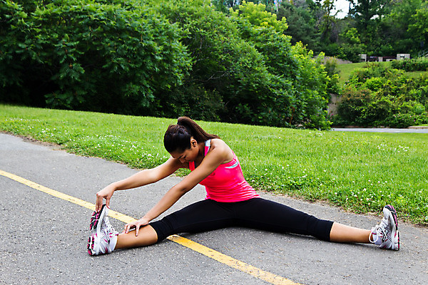 포토 JPG 해외이미지 라이프스타일 여자 스포츠 포즈 신체 건강 한명 사람 성인 운동복 운동 스트레칭 에너지 유연 연습 히스패닉 해외202004 해외포토 1 옷 생활 파일형식 이미지허브
