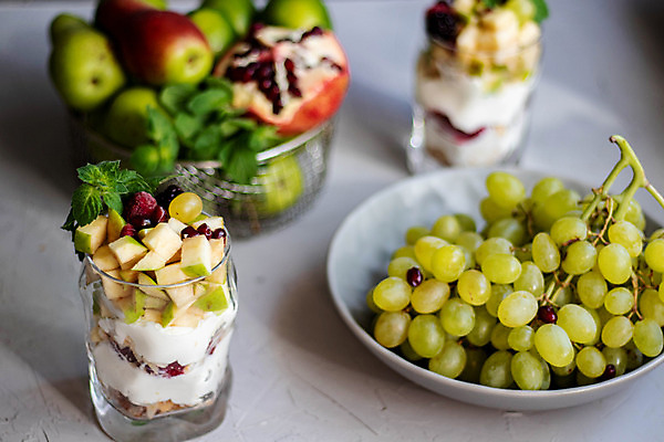포토 JPG 해외이미지 열매 음료 음식 백그라운드 다이어트 과일 유리 탁자 딸기 디저트 귤 건강 사람없음 빨간색 초록색 여름 케이크 초콜릿 얼음 주스 우유 추위 흰색 신선 칵테일 액체 달콤 아침식사 민트 크림 상쾌 유기농 산딸기 라임 요거트 뮤즐리 해외202004 해외포토 자연요소 식물 웰빙 계절 감정 컬러 가구 재질 유제품 주류 식사 맛 허브 파일형식 이미지허브