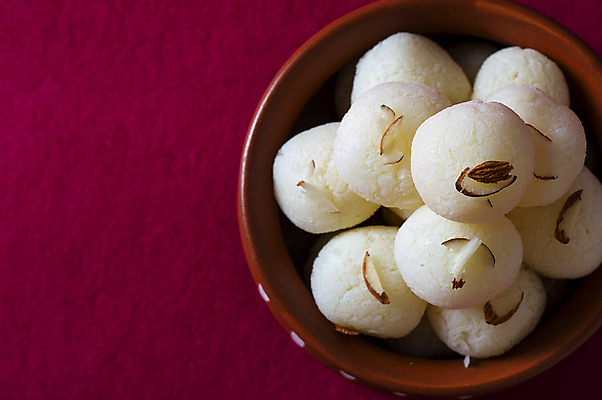 포토 JPG 해외이미지 디저트 사람없음 도자기 원형 사기그릇 인도음식 라스굴라 해외포토 도형 그릇 음식 치즈 동양음식 파일형식 이미지허브