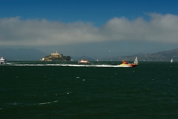 포토 JPG 해외이미지 섬 여행 하늘 휴가 사람없음 물 여행객 항구 미국 도시 만 보트 역사 승차 크루즈 땅 서비스 캘리포니아 태평양 지역 포트 건너기 샌프란시스코 전국 해외202004 해외포토 자연요소 바다 북아메리카 배_교통 교통시설 모션 사람 파일형식 이미지허브