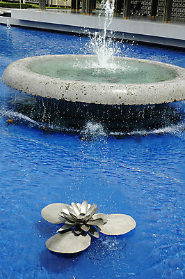 포토 JPG 해외이미지 호수 건축양식 연꽃 동양인 사람없음 장식 물 여름 파란색 젖음 신선 떨어짐 당구 분수 공학 석호 이국적 철강 해외202004 해외포토 자연요소 계절 교육 건축 꽃 컬러 컨셉 인종 구기 파일형식 이미지허브