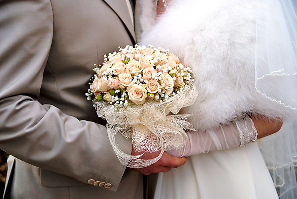 포토 JPG 해외이미지 손 커플 여자 꽃 꽃다발 결혼 2 꽃무늬 손가락 가족 신혼부부 결혼식 남편 함께함 사랑 사람 사람없음 장미 흰색 축하 악단 아내 황금 보석 심볼 약혼 통일 해외202004 해외포토 식물 부부 감정 음악 컬러 컨셉 무늬 관계 이벤트 신체부위 광석 약속 신혼 파일형식 이미지허브