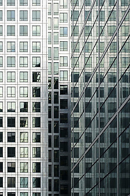 포토 JPG 해외이미지 선 건축양식 창문 유리 추상 프레임 사람없음 사무실 반사 금속 모서리 가장자리 묘사 각도 발판 대칭 해외202004 해외포토 건축 무늬 비즈니스 재질 둘레 파일형식 이미지허브