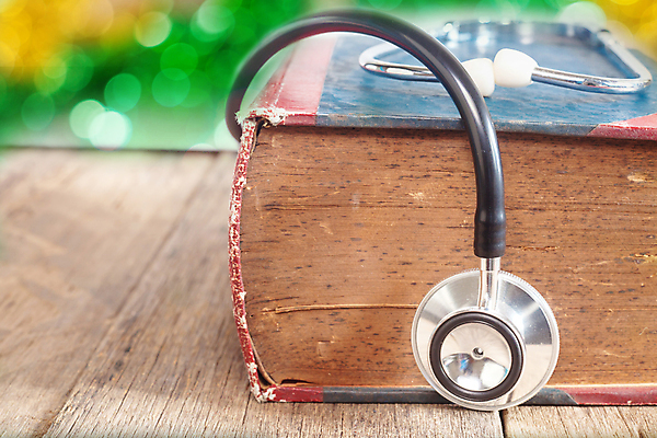 포토 JPG 해외이미지 교육 백그라운드 청진기 사람없음 책 가로 약 쌓기 시험 골동품 덮개 도움 그룹 오브젝트 교과서 법 사전 구식 옛날 윤리 해외202004 해외포토 컨셉 의학 의료기기 모션 교재 뚜껑 파일형식 이미지허브