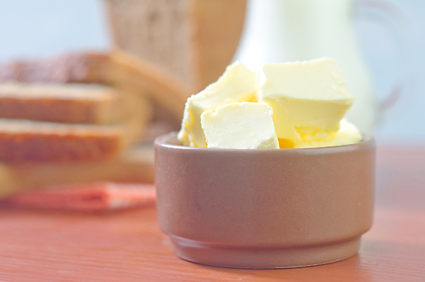 포토 JPG 해외이미지 그릇 실내 사람없음 아웃포커스 우유 식빵 담기 버터 나무배경 해외202004 해외포토 식기 빵 백그라운드 모션 유제품 촬영기법 내부 파일형식 이미지허브