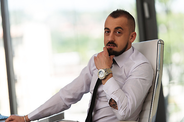 포토 JPG 해외이미지 백인 직업 1 응시 남자 인터넷 비즈니스 CEO 성공 노동자 실내 한명 사람 앉기 정장 성인 컴퓨터 사무실 업무 비즈니스맨 자신감 작음 종업원 스마트 경영자 옷입기 온라인 주인 변호사 경영 유일 표현성 해외202004 해외포토 서양인 시선 옷 감정 컨셉 모션 내부 전자제품 작업 직장인 크기 리더 파일형식 이미지허브