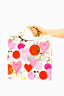 포토 JPG 해외이미지 모양 라이프스타일 손 디자인 계절 분홍색 백그라운드 가방 휴가 선물 사람없음 빨간색 쇼핑 컬러풀 흰색 하트 잡기 구매 고립 특별함 해외202004 해외포토 잡화 컬러 컨셉 모션 생활 신체부위 파일형식 이미지허브