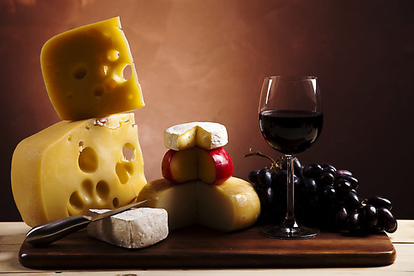 포토 JPG 해외이미지 음식 조각 과일 부분 포도 치즈 건강 사람없음 목재 노란색 주방 어둠 침묵 우유 흰색 신선 구멍 변화 상품 큼 자르기 먹기 스위스 오브젝트 프랑스어 곰팡이 식품점 옛날 칼슘 해외202004 해외포토 나무 문자 유럽 컬러 컨셉 재료 모션 유제품 상점 소리 크기 파일형식 이미지허브