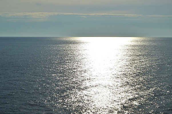 포토 JPG 해외이미지 구름 디자인 길 파도 바다 여행 백그라운드 컨셉 자연 탁자 하늘 사람없음 물 여름 파란색 태양 수영 일몰 거품 운전 흰색 고급 은색 크루즈 서비스 속도 질감 모터 깊이 떠남 루트 현재 해외202004 해외포토 자연요소 계절 컬러 가구 배_교통 모션 노을 수상스포츠 생태계 파일형식 이미지허브