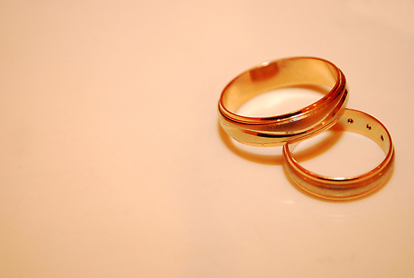 포토 JPG 해외이미지 결혼 결혼식 사랑 사람없음 장식 가로 축하 반지 황금 해외202004 해외포토 감정 컨셉 장신구 이벤트 파일형식 이미지허브