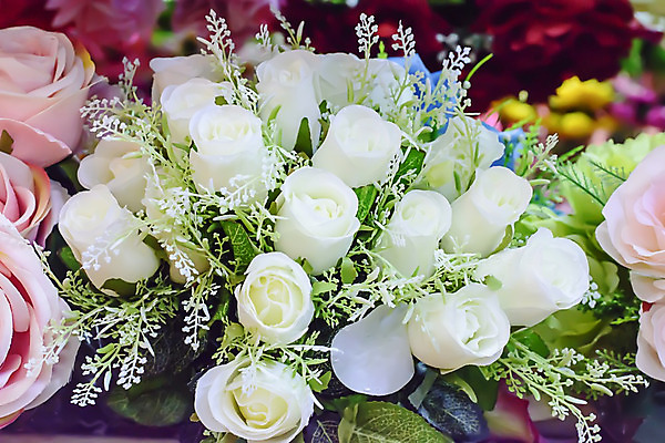 포토 JPG 해외이미지 식물 꽃 분홍색 꽃다발 백그라운드 잎 꽃무늬 자연 사람없음 장식 빨간색 초록색 컬러풀 장미 노란색 흰색 우아함 플라스틱 거짓 인공 많음 해외202004 해외포토 컬러 컨셉 무늬 재질 생태계 파일형식 이미지허브