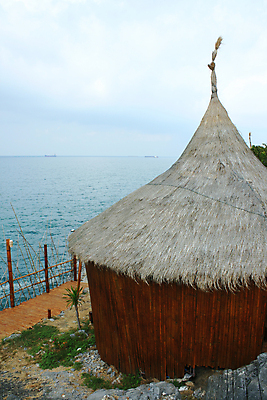 포토 JPG 해외이미지 바다 섬 여행 건축양식 태국 하늘 휴가 휴식 주택 풍경 사람없음 야외 건물 여름 파란색 평화 시골 만 휴게실 오두막 대나무 휴양지 판잣집 해외202004 해외포토 나무 건축물 계절 건축 아시아 컬러 컨셉 장소 파일형식 이미지허브
